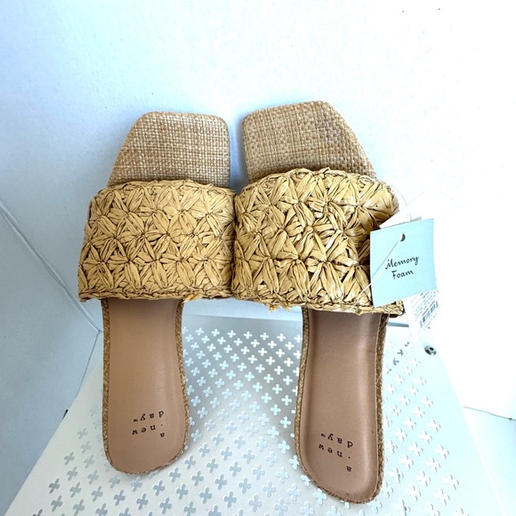 a new day Beige Woven Slide Sandals Size 8 Memory Foam Sole 3” Heel - Picture 6 of 10